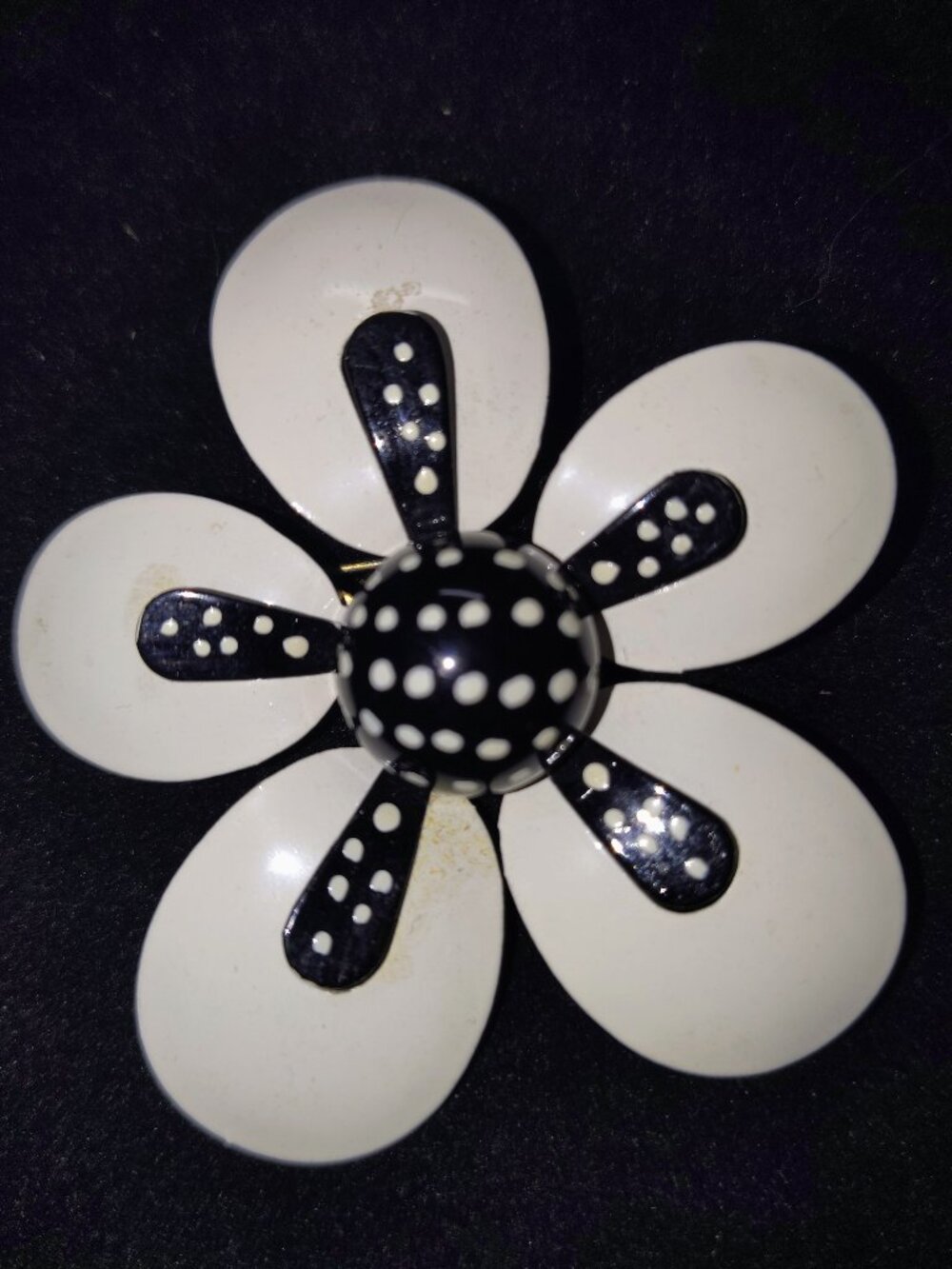 Vintage 1960s Mod Enamel Flower Brooch – Black & White Polka Dot Daisy – 2.5”